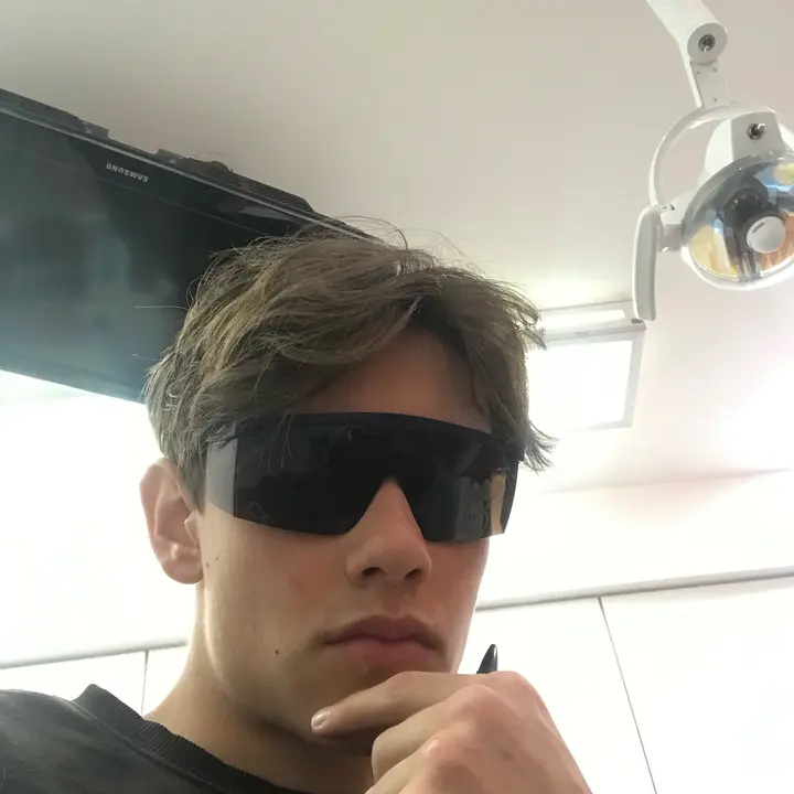 louis_partridge