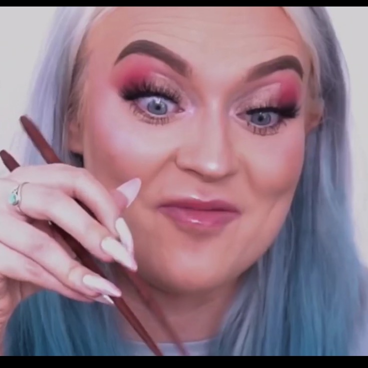 iconic queen iconic.chicc