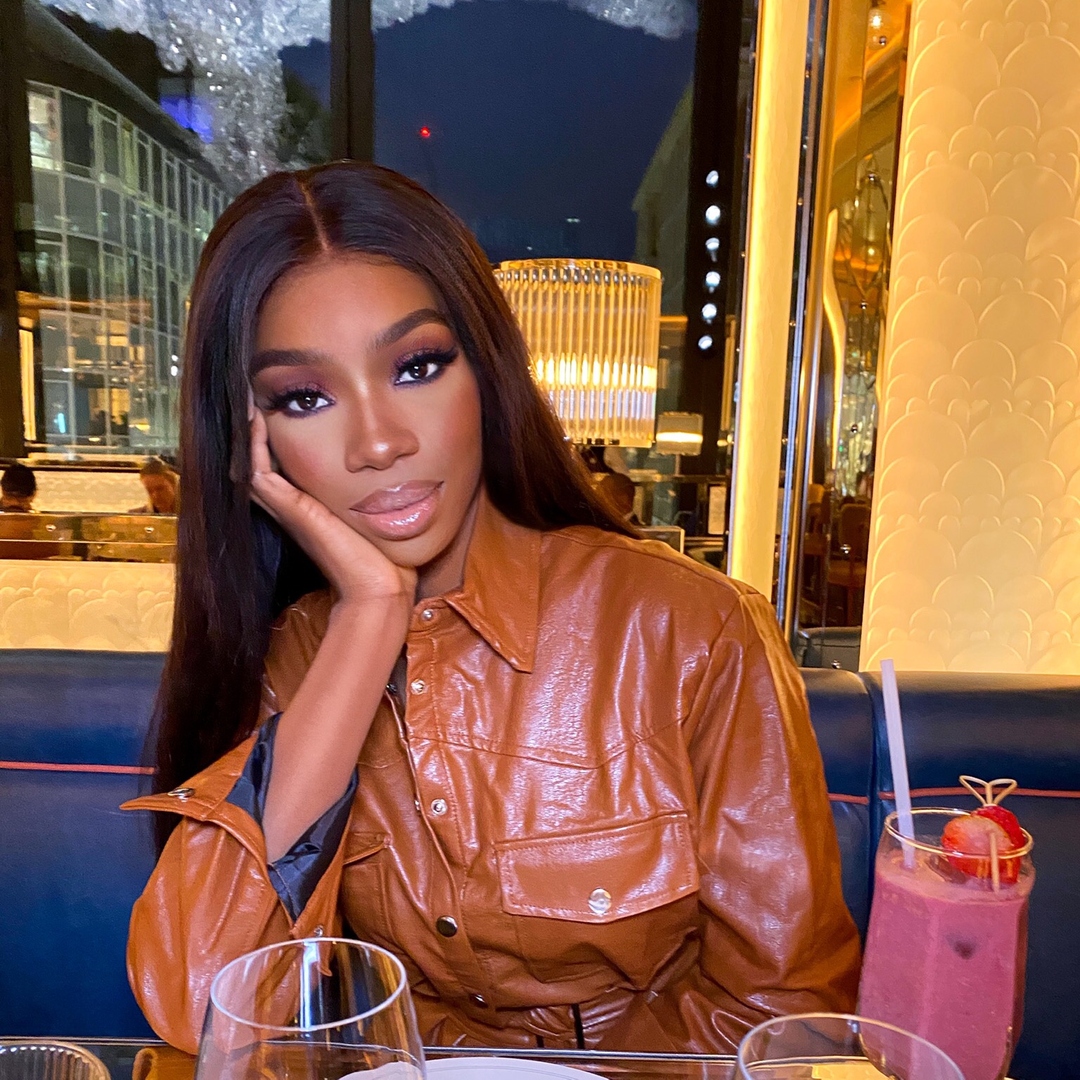 Yewande yewande_biala