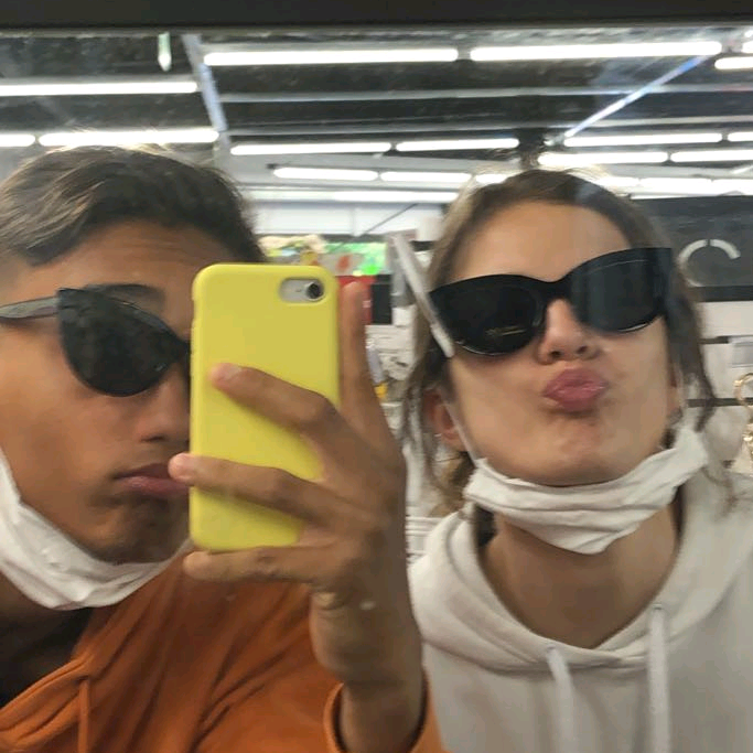 y@nis 🌊 _yanisblr_
