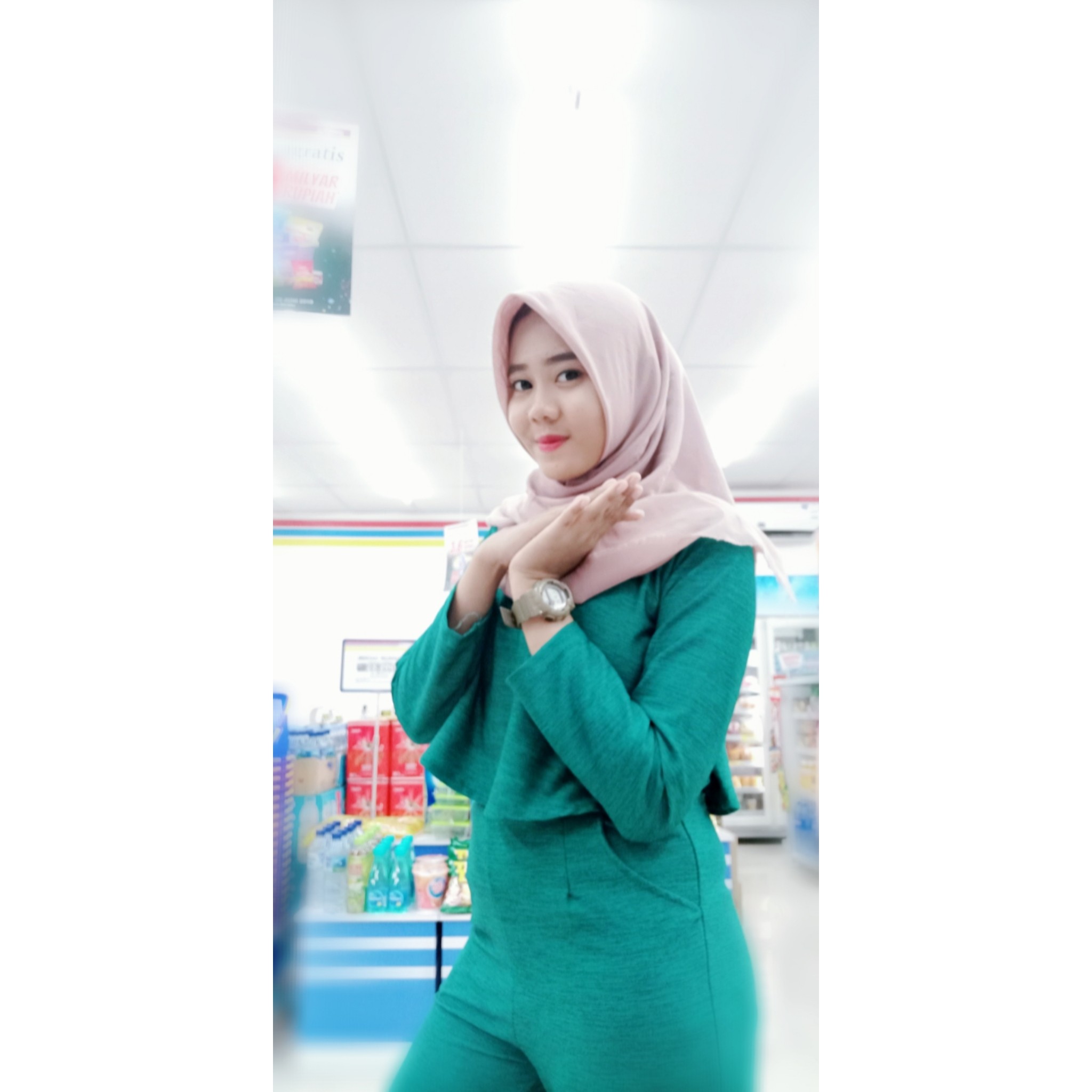 Enii Yuaniitha Poetr enitasr