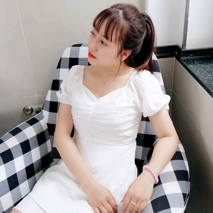 Lê Thị Thu Uyên uyen2804