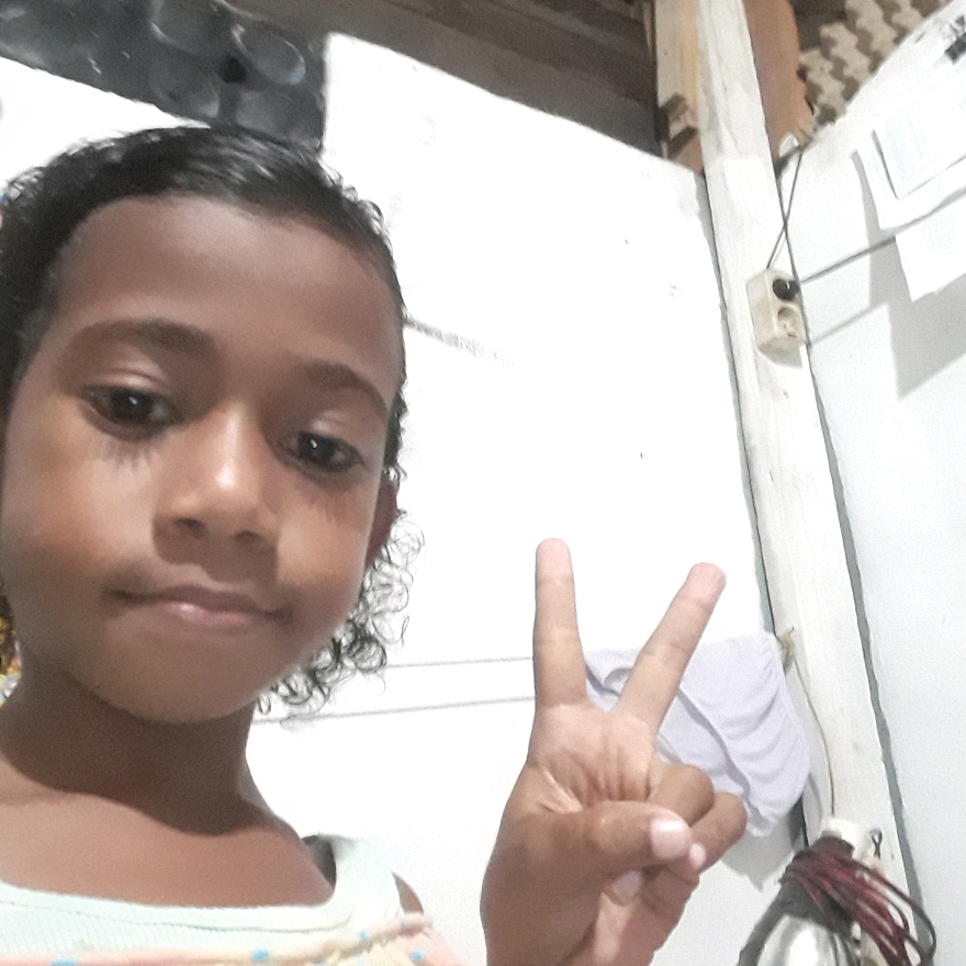Anisa Dessy anisadessy