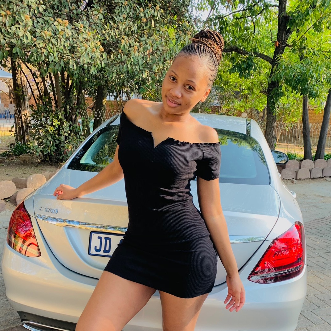Enhle Mbali enhlembalii