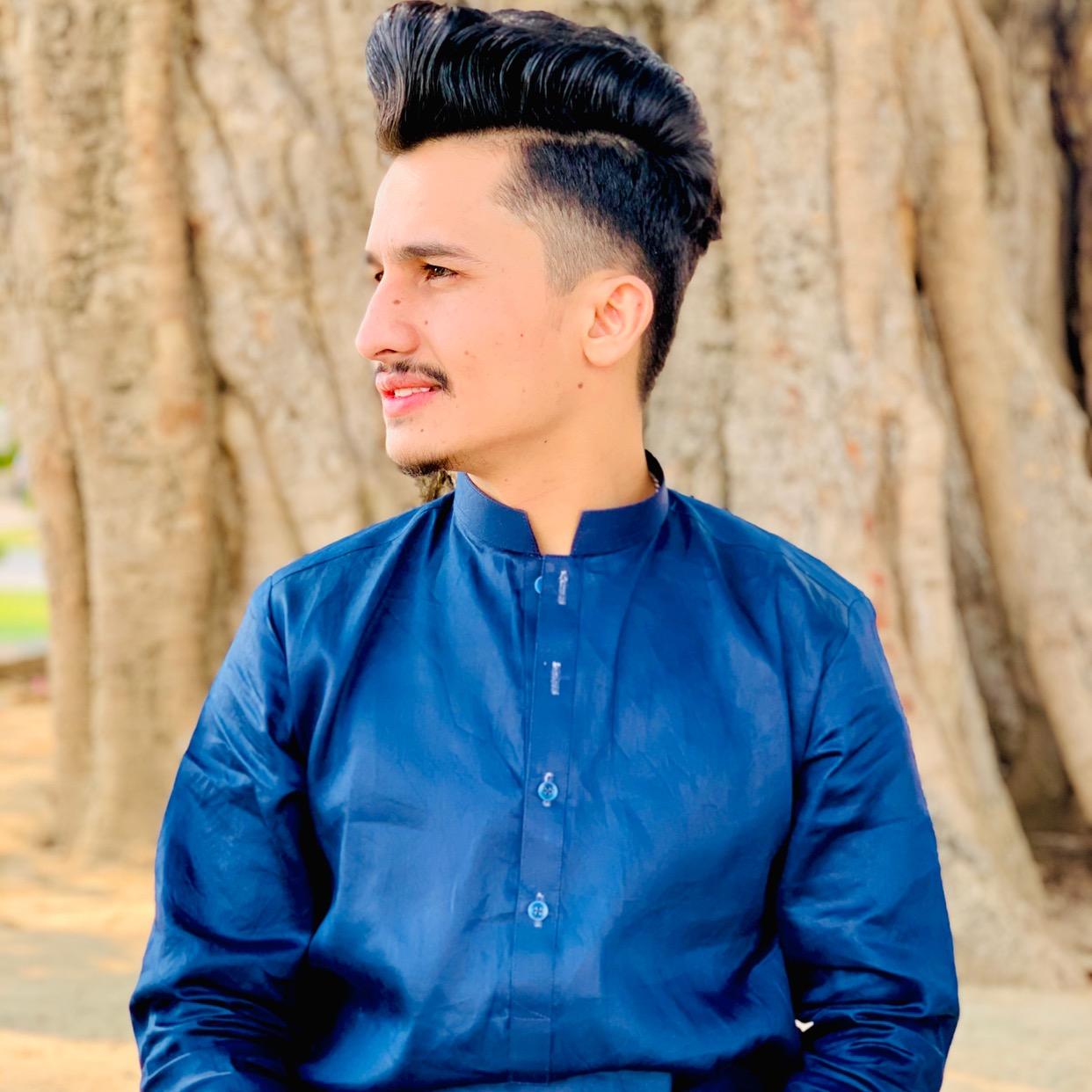 Momin Malik mominali_07