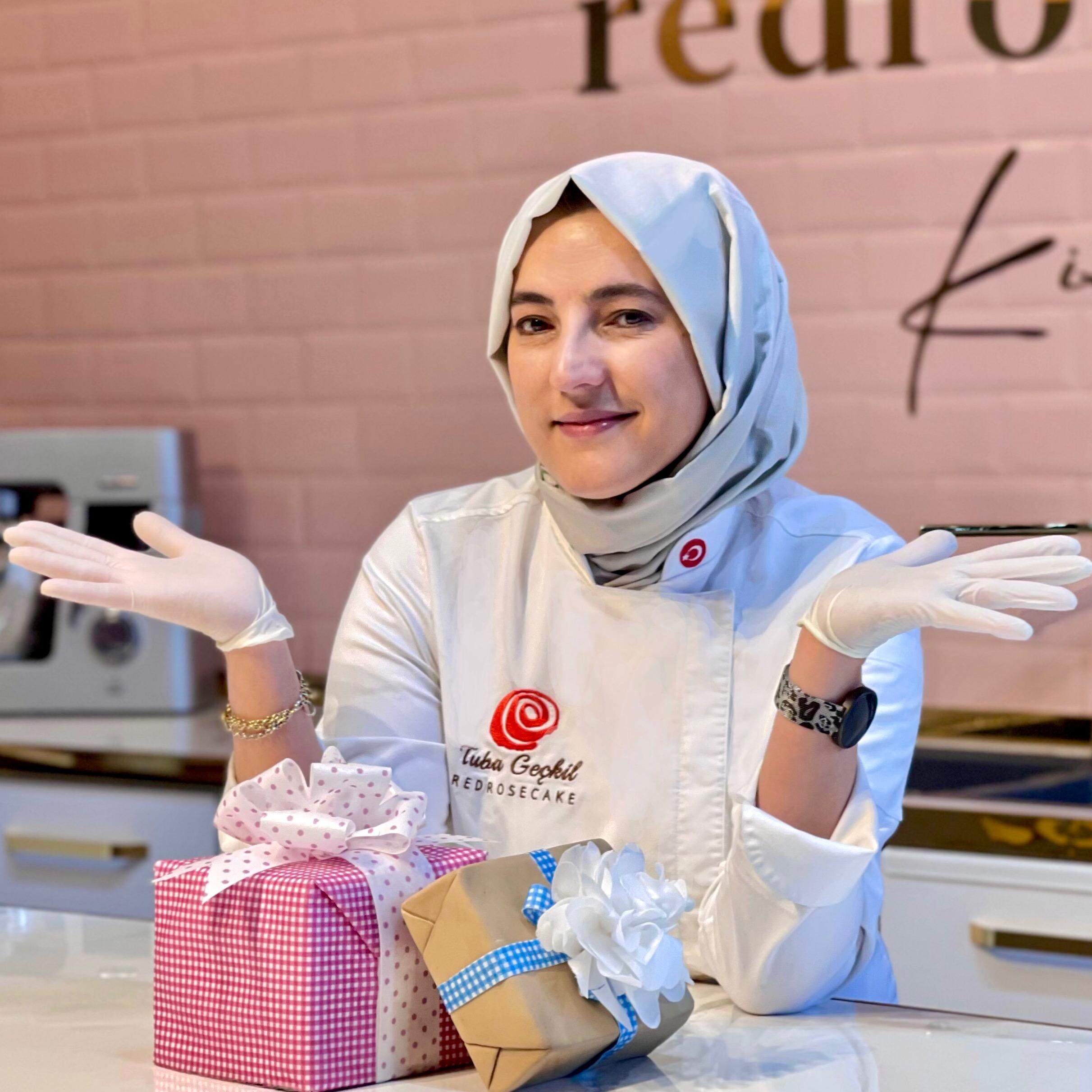 TUBA GEÇKİL redrosecake_tubageckil