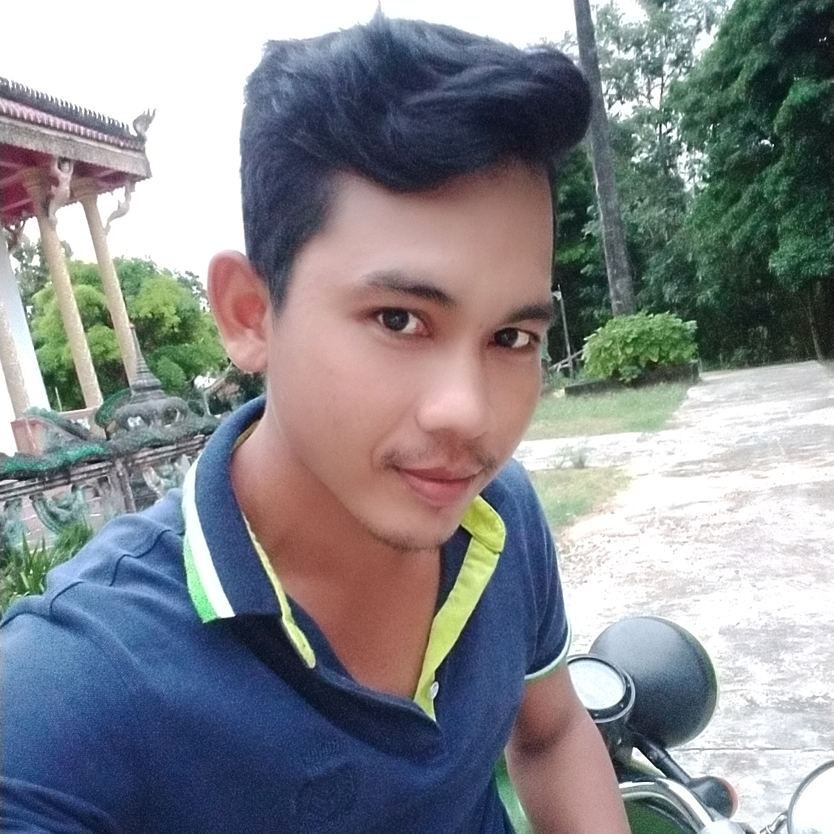 មនុស្សម្នាក់ត្រូវគេកំទេចបេះដូង biography132