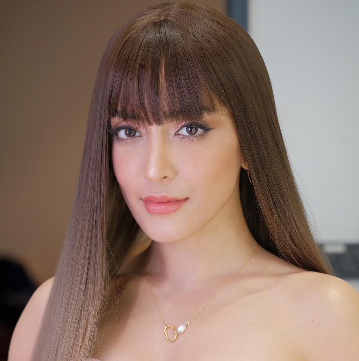 Savika Chaiyadej pinkysavika