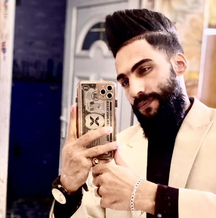 ابو غمازه حلاق user9971275814021