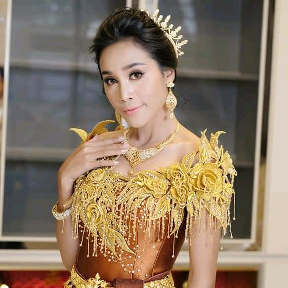 វ៉ាន់ លីលី user75kxqx0yq9