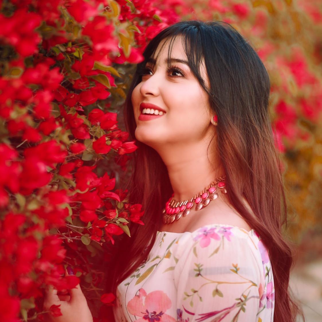 Esha Hussain eshahussainofficial