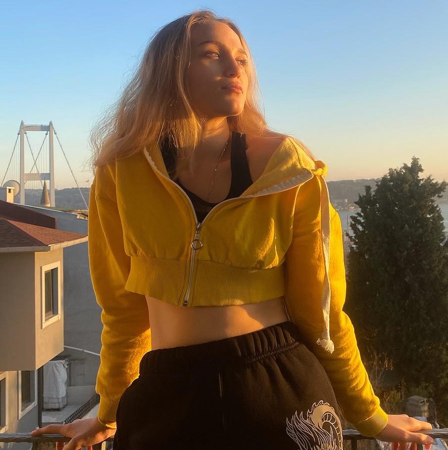 Esma esma_aydemirr