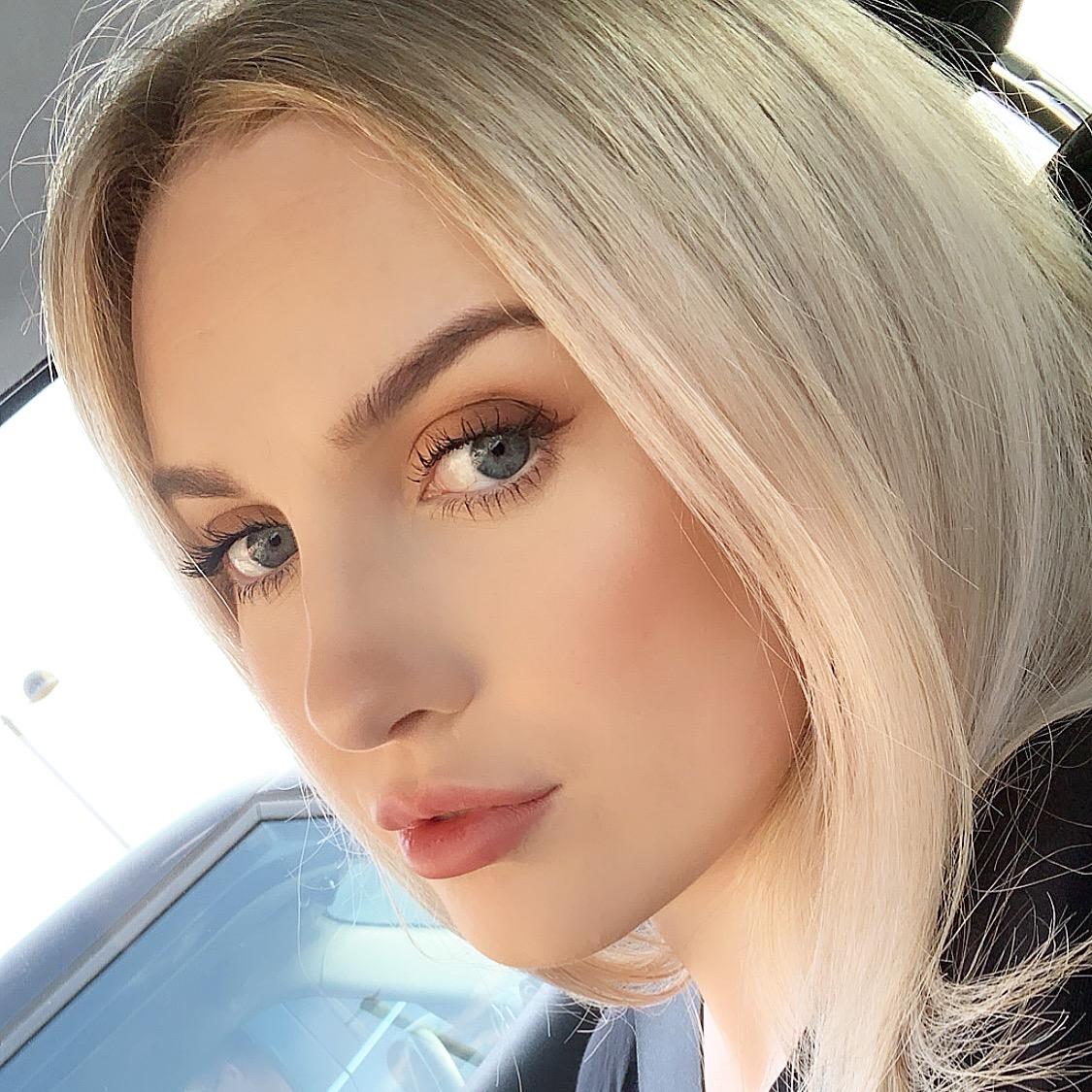 E M M A ✨ emma.cxmpbell