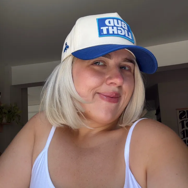 @itshappyhails