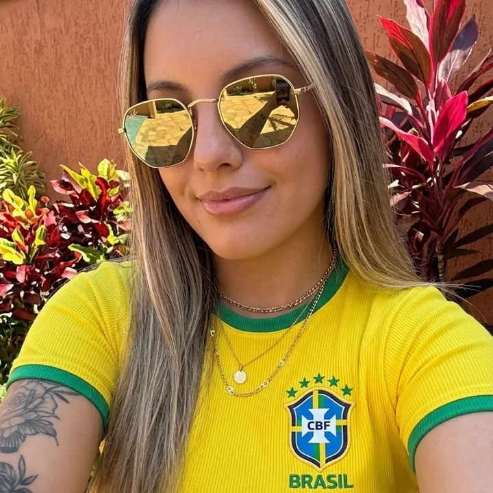 @alinequirino_