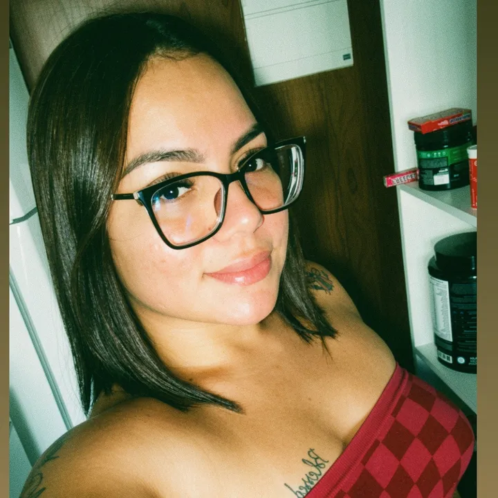 @lari19980_