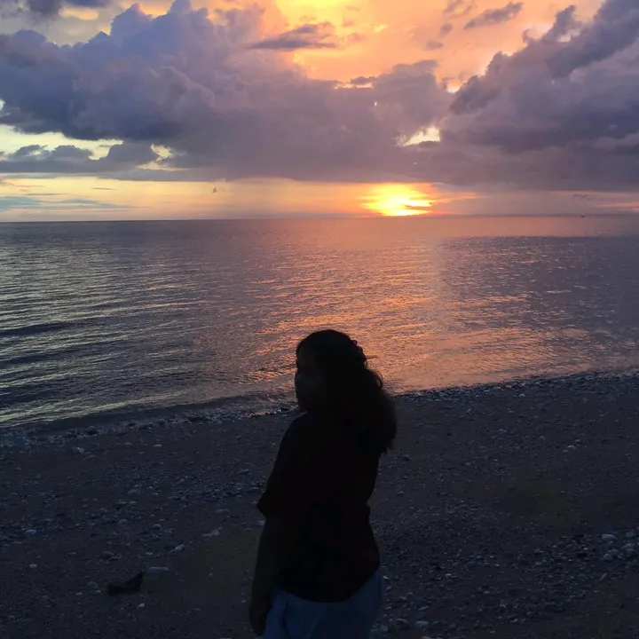 @caymhi16