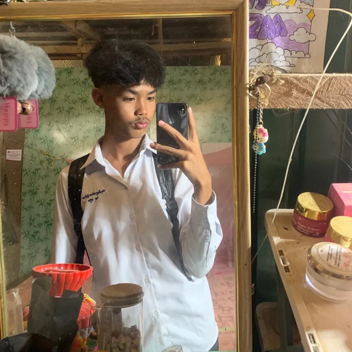 @himynameisronream