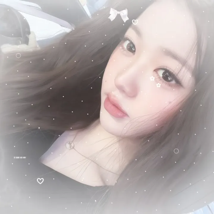 @strawburii_