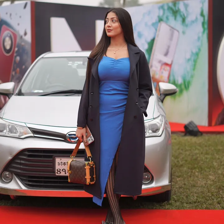 @ainasuraiya000