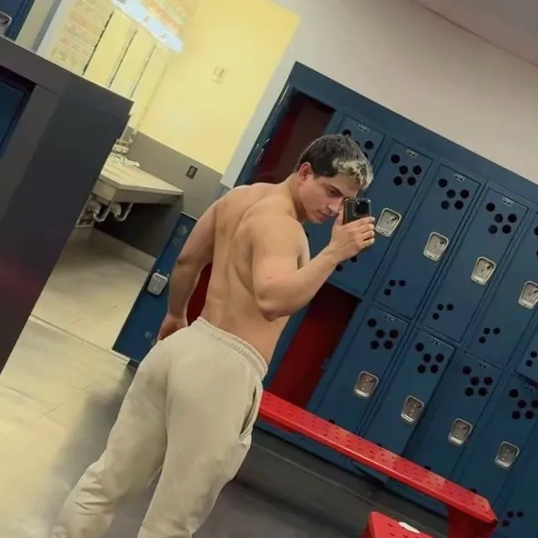 @artumon8