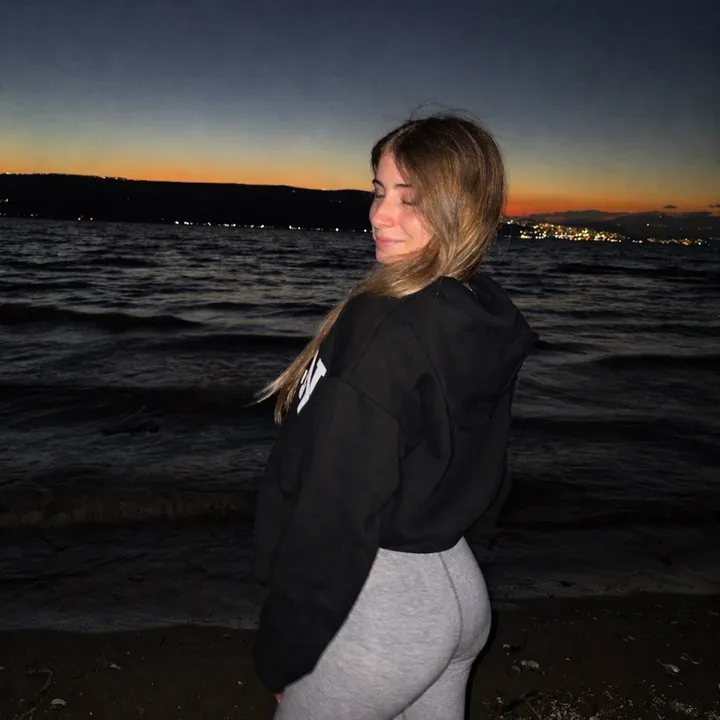 emily_8742