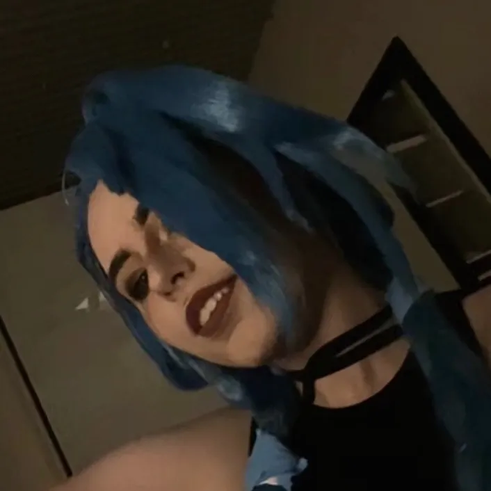 @maefalls_