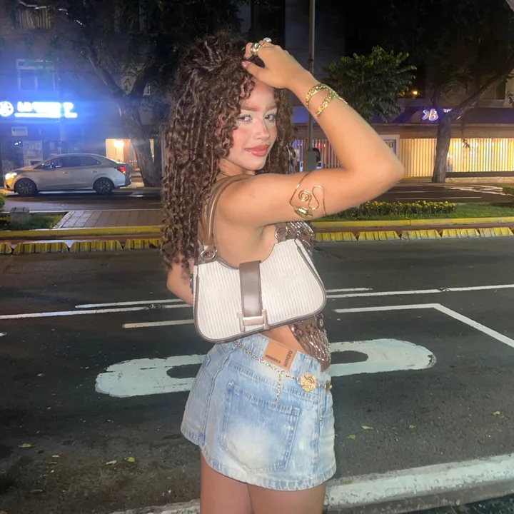 @astridvalentinaa0