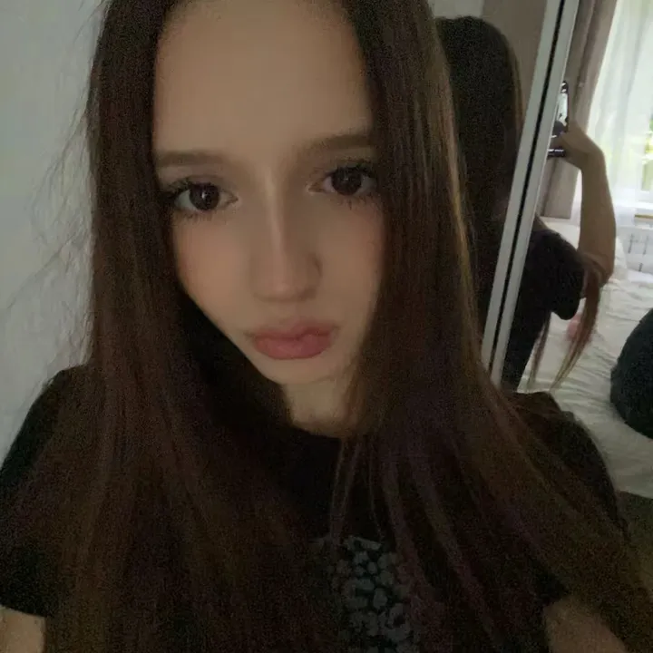 @sisiej_