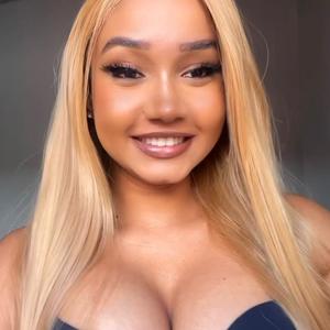 Download a video of @mari_aminah